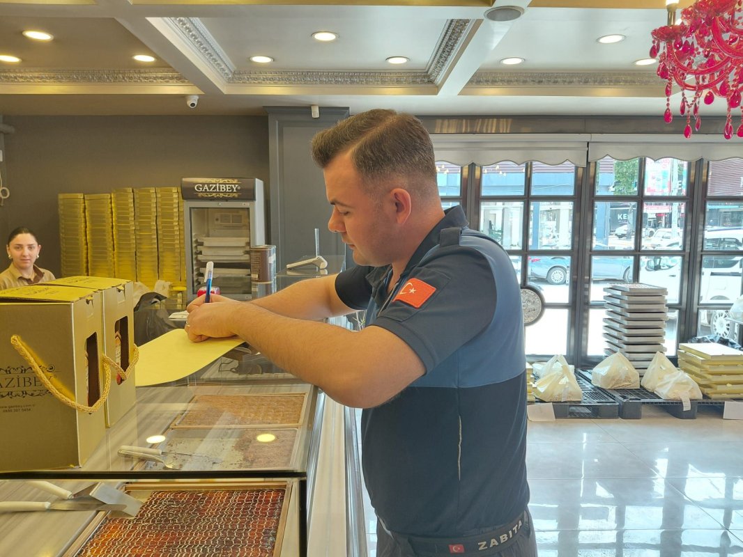 Serdivan’da Bayram Öncesi Tatlı İmalathanelerine Sıkı Denetim