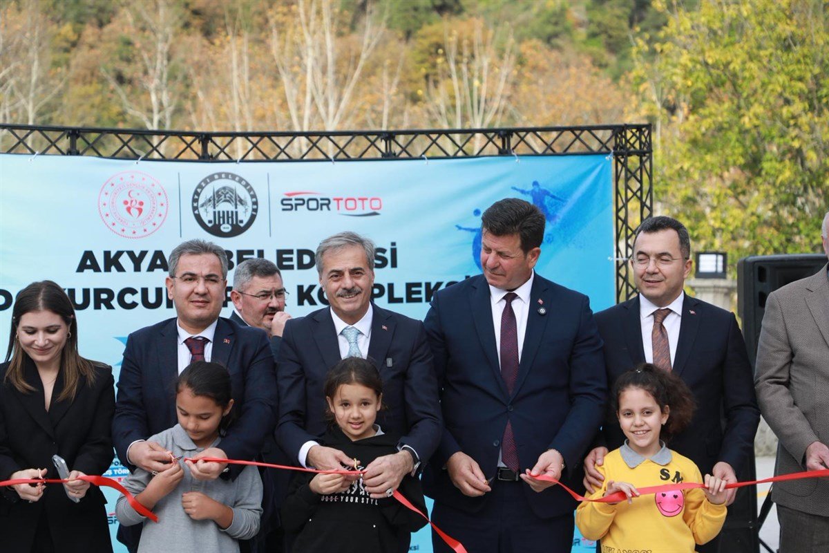 Akyazı Belediyesi Dokurcun Spor Kompleksi açıldı