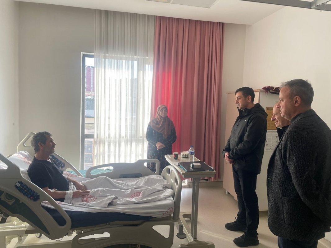 Başkan Akın’dan Hastalara Moral Ziyareti