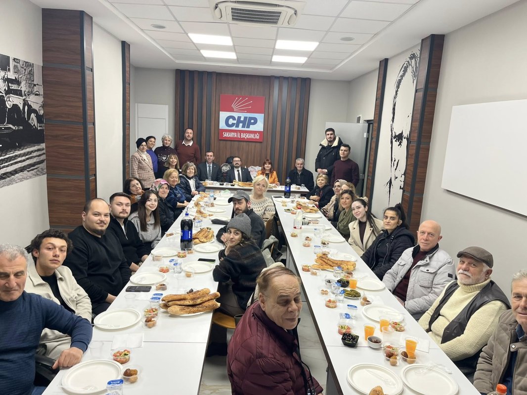 Cumhuriyet Halk Partisi Adapazarı İlçe Örgütü İftarda Buluştu