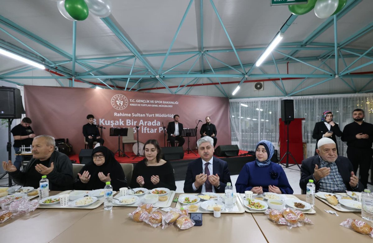 Vali Rahmi Doğan, “Üç Kuşak Bir Sofrada” iftar programına katıldı.