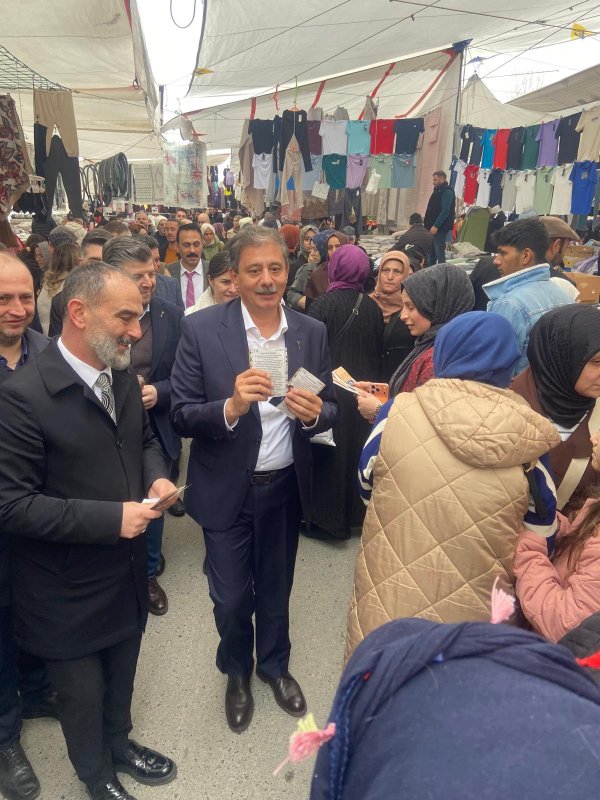 Sakarya’da Çarşamba Pazarı’nda 10 Bin Adet ATA Tohumu Dağıtıldı