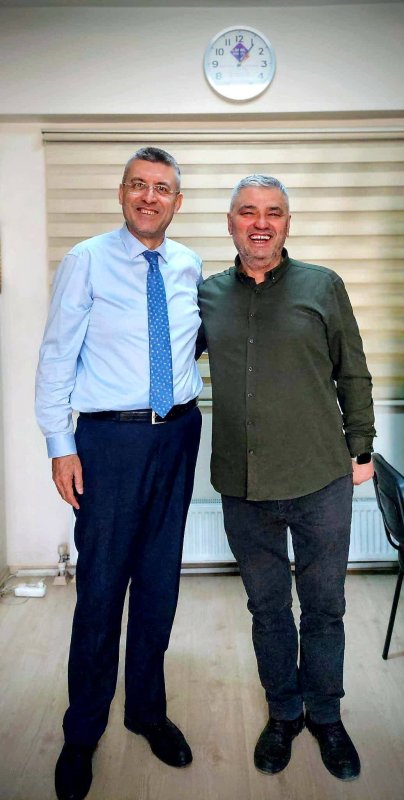 Akdardağan, Sakarya Kunduracılar Esnaf Odası Başkanlığına seçilen İsmet Karapınar’ı makamında ziyaret etti.