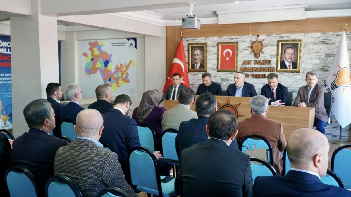 Ak Parti Sakarya İl Başkanı Yunus Tever, teşkilat çalışmaları kapsamında önemli bir toplantıya imza attı.
