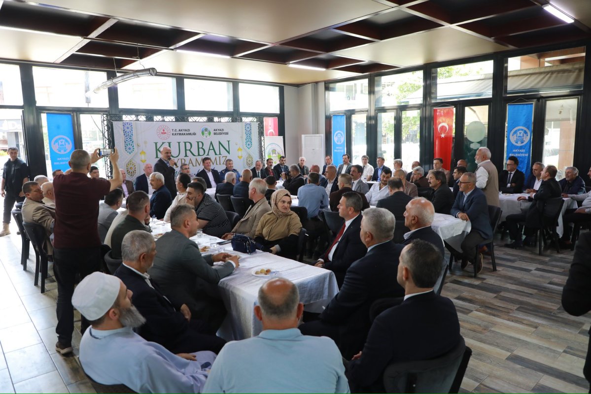 Akyazı’da Protokol ve Vatandaşlar Bayramlaşma Programında Buluştu