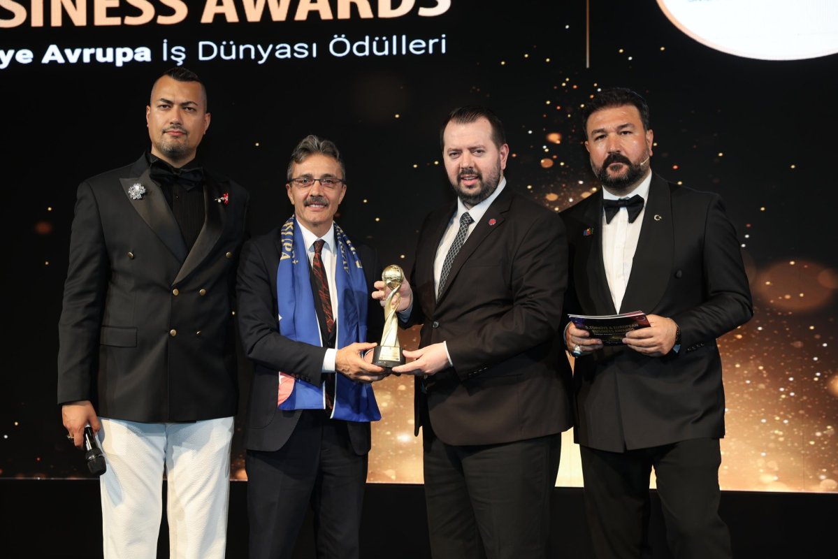 Başkan Şenol Dinç’e “Belediyecilik Hizmet Başarı Ödülü”