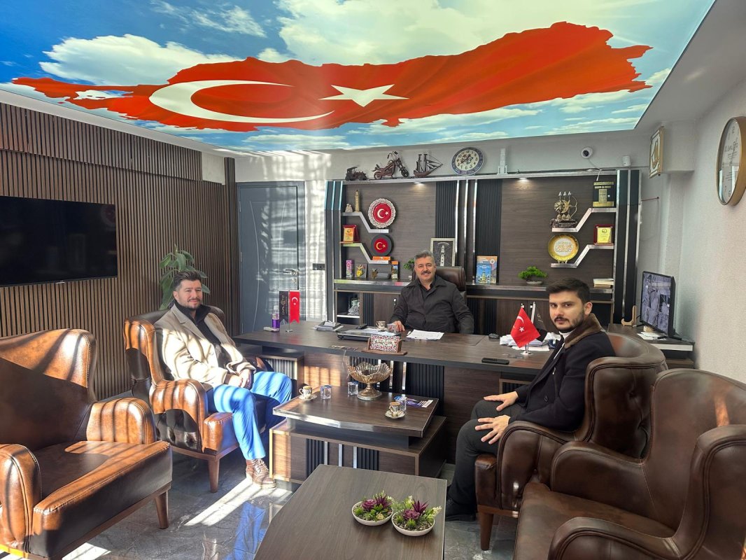 Yeşilay Sakarya Şube Başkanı Avukat Kağan Kemal Buran, Sakarya Oto Sanatkarları Esnaf Odası Başkan Adayı Ramazan Ünal’ı ziyaret etti.