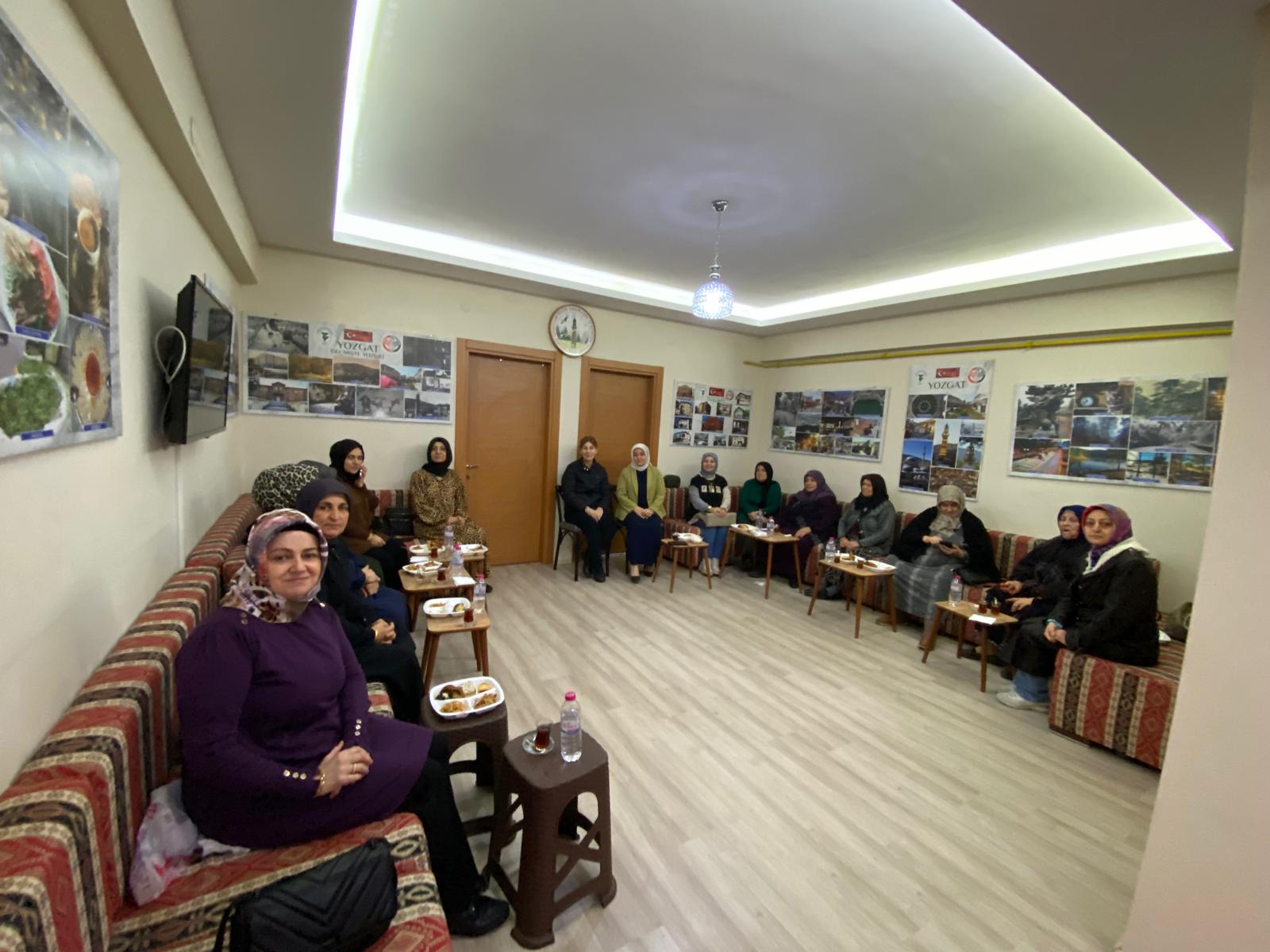 Sakarya Yozgatlılar Derneği Kadın Kolları üyeleri, Kadın Kolları Başkanı Şahinde Baygül başkanlığında bir araya geldi.