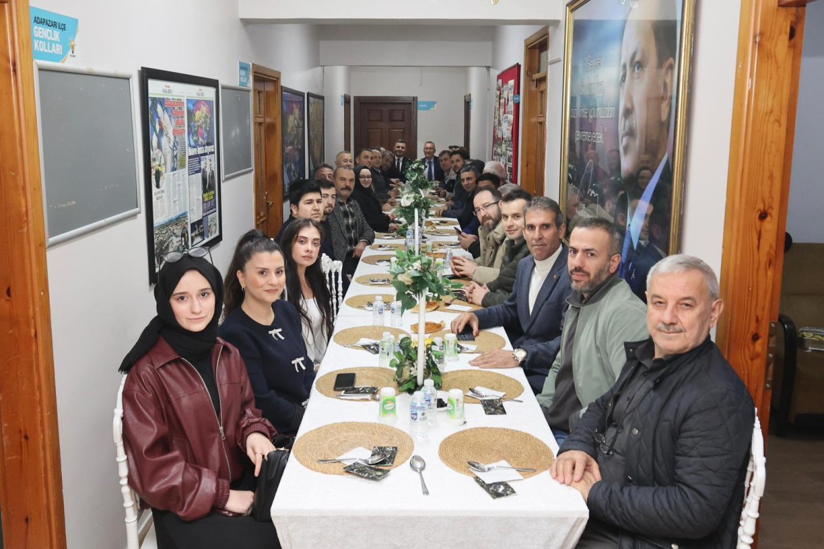 Adapazarı İlçe Teşkilatı İftar Programında Buluştu