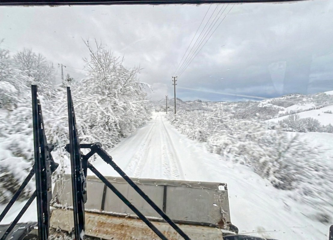 Büyükşehir’den güncel kar raporu: 31 yol açıldı, 4’ünde çalışma sürüyor