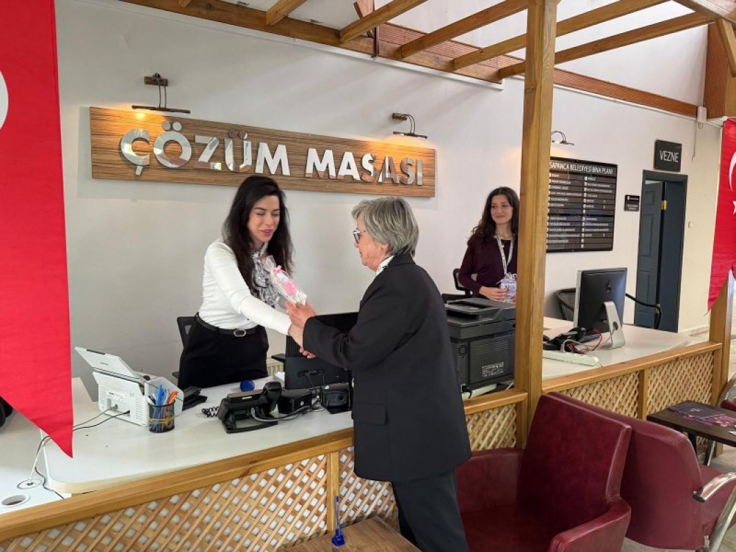 Sapanca Belediyesi’nden Kadın Çalışanlara 8 Mart Kutlaması