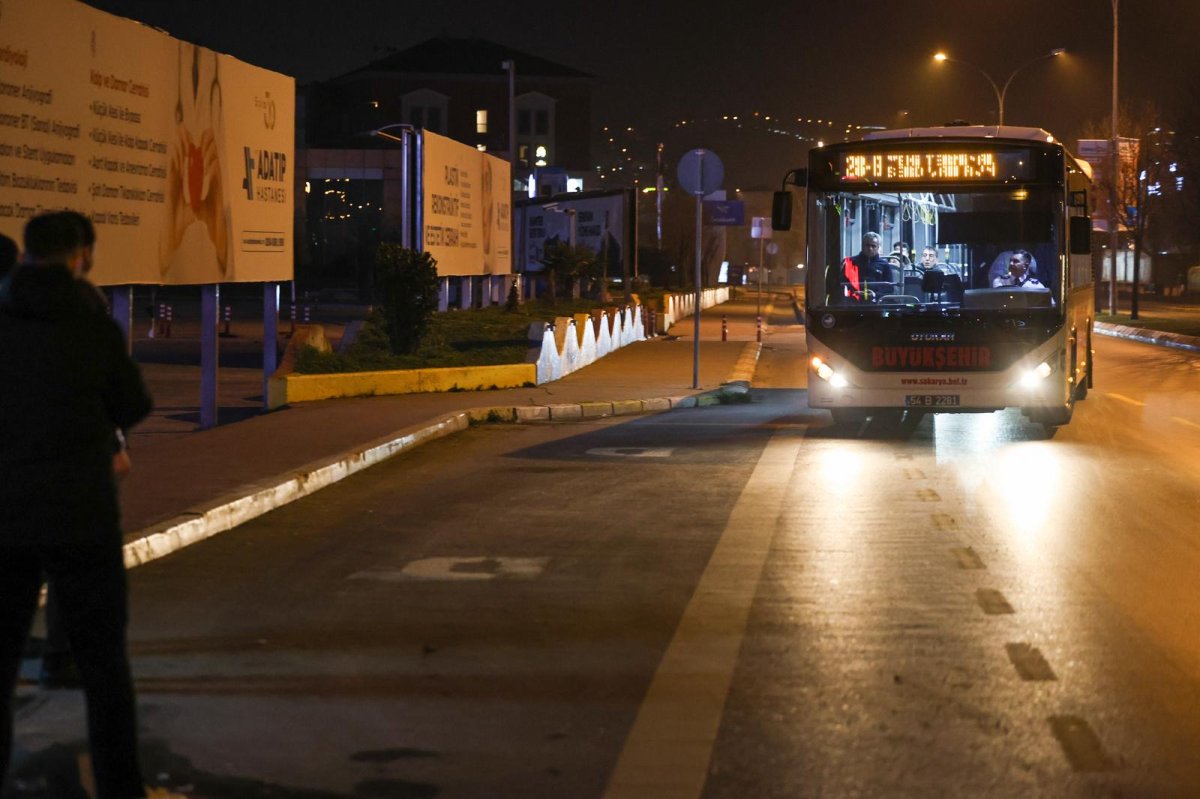 Sakarya’da beklenen gece seferleri başladı: 22 farklı lokasyona sabaha kadar aralıksız yolcu taşınıyor